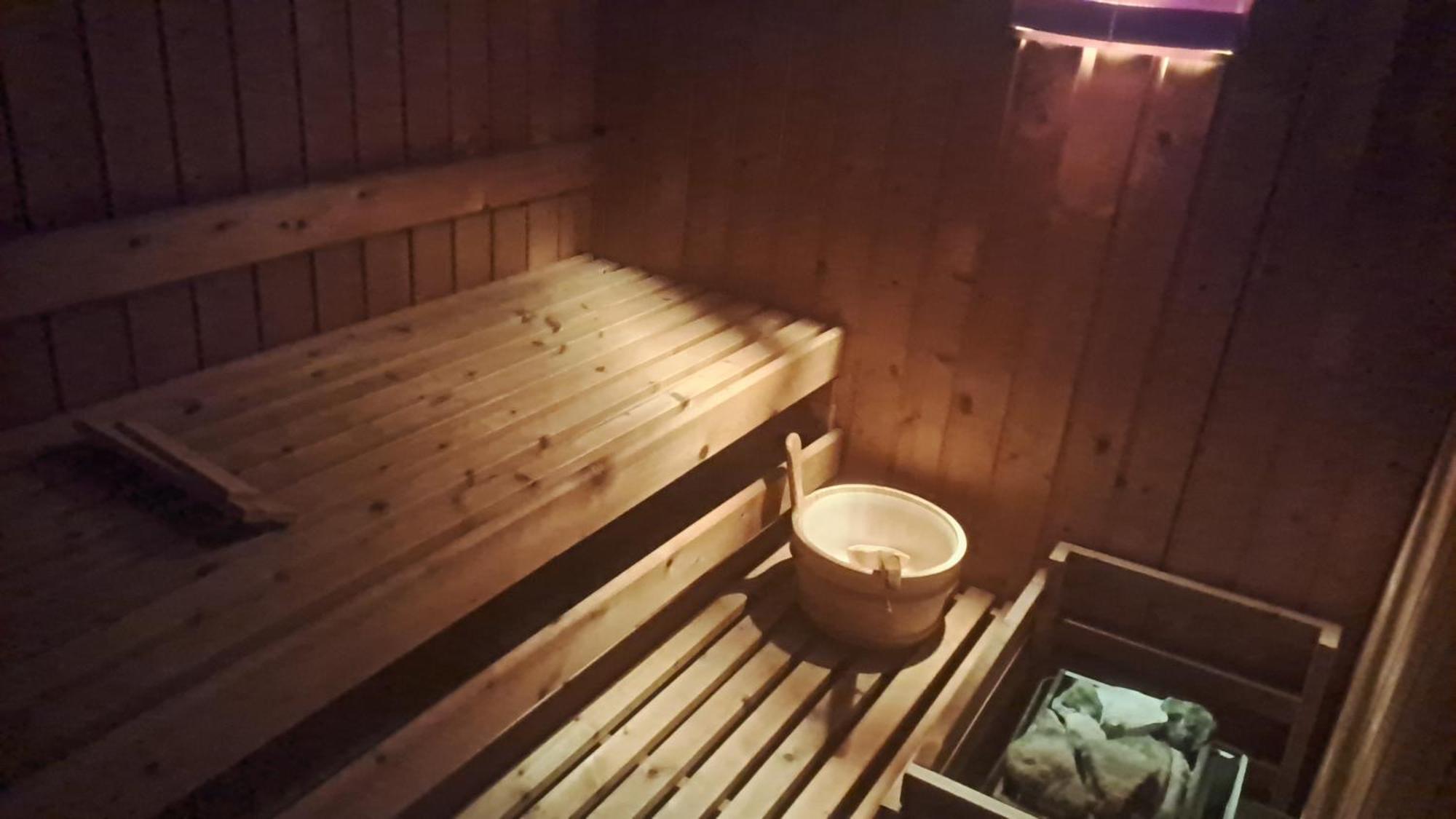 Apartmenthaus Mit Sauna Und Whirlpool Krefeld Buitenkant foto